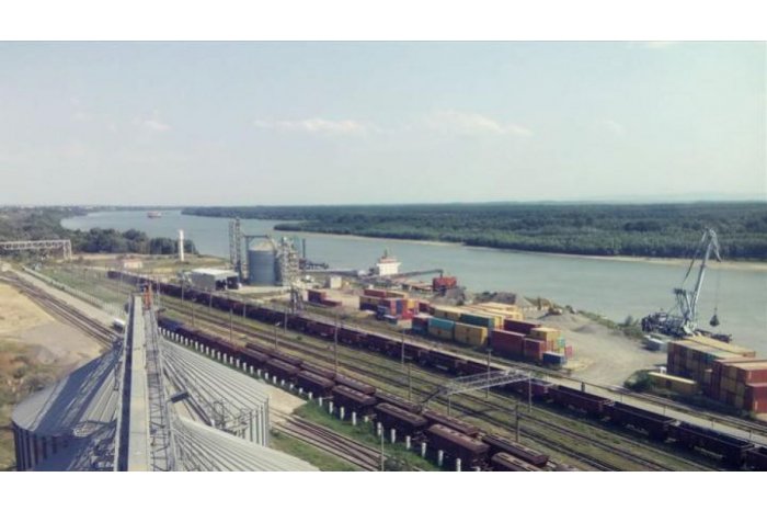 On September 12, 2007 - first oil tank docked in Giurgiulesti 