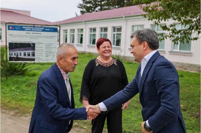 Moldovan PM visits gymnasium from Edinet district village  