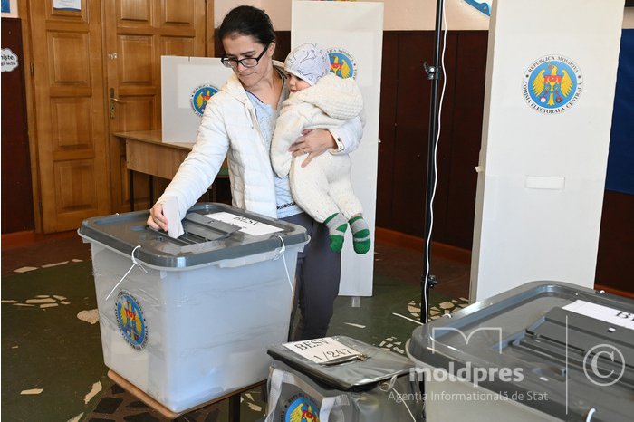 Residents from seven settlements of Moldova elect mayors 