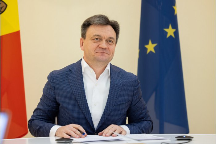 Prim-ministrul Dorin Recean a îndemnat cetățenii români din Republica Moldova să voteze la alegerile prezidențiale din România. „Trebuie să fim cetățeni responsabili și să mergem la vot”