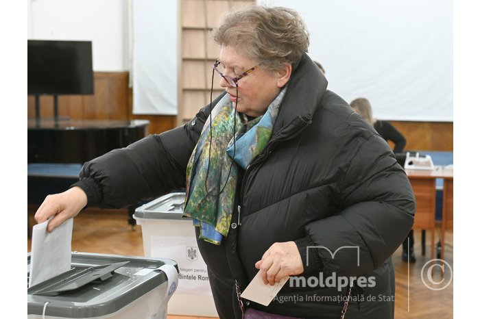 Cetățenii moldoveni care au cetățenie română pot vota la prezidențialele din România pentru a treia zi consecutiv. Lista secțiilor de votare