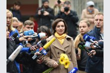 Candidatul la funcţia de şef al statului din partea PAS, PPDA şi PLDM, Maia Sandu, şi-a exercitat  dreptul de vot pentru alegerea preşedintelui ţării.'